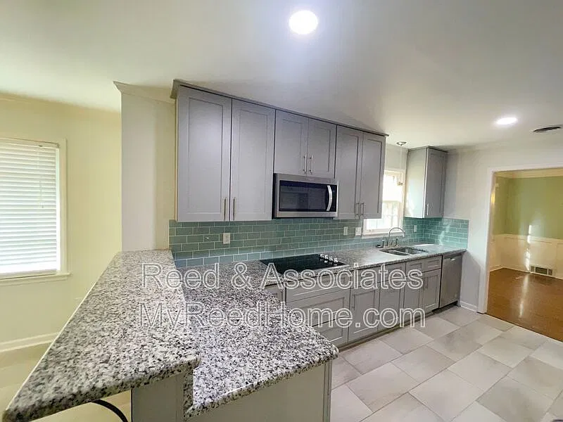 4 bed, 2.5 bath, 2453 sqft, $2,695 — Photo 4