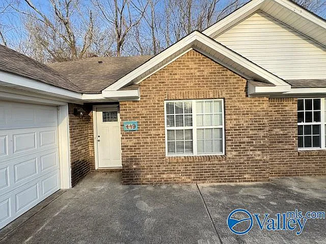 3 bed, 2.0 bath, 1628 sqft, $1,595 — Photo 2