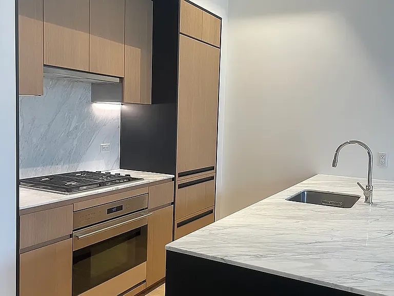 215 E 19th St #5K — Photo 15