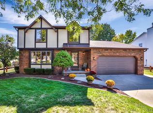 27 Independence Dr, Lockport, NY