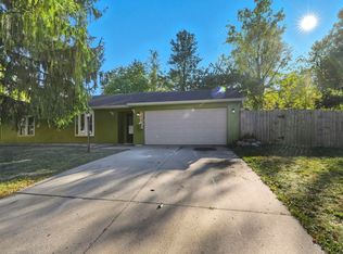 5932 Horseshoe Bnd, Fort Wayne, IN 46825