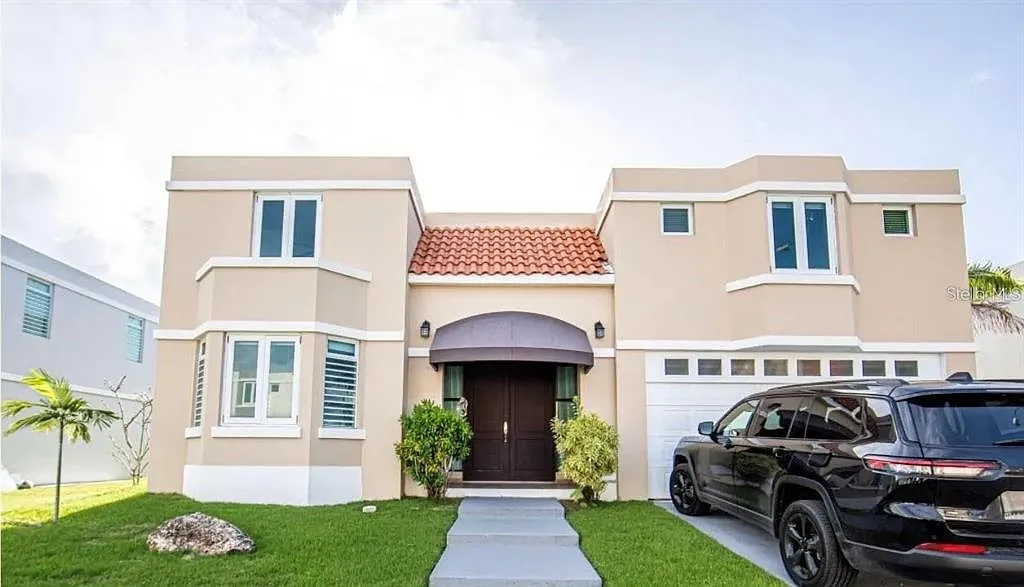 4 bed, 2.5 bath, 3205 sqft, $4,995 — Photo 1