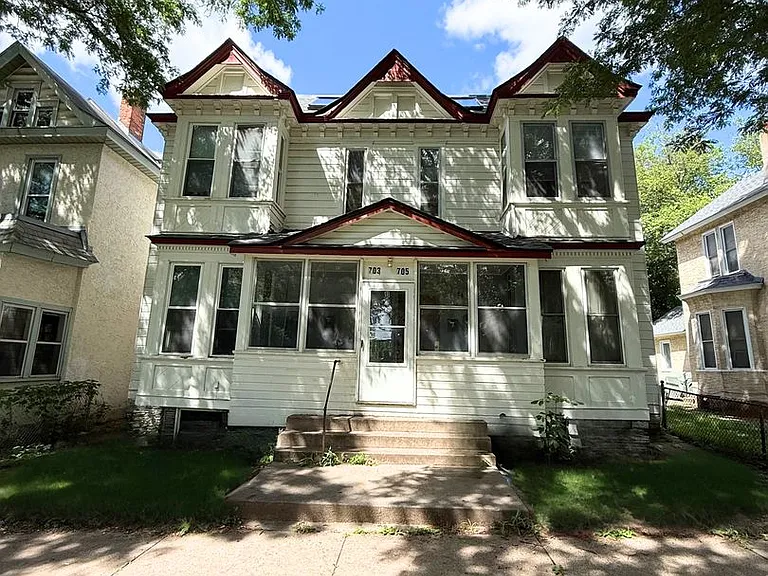 703-705 N Bedford St — Photo 1