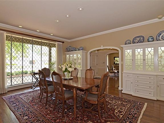 5th image of 5318 Royal Crest Dr