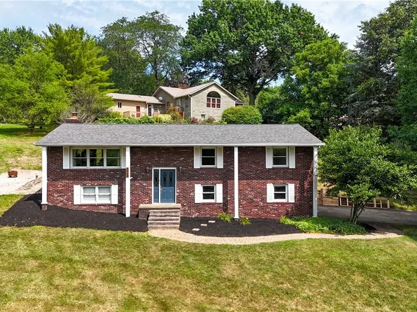 203 Young Dr NE, Dover, OH 44622