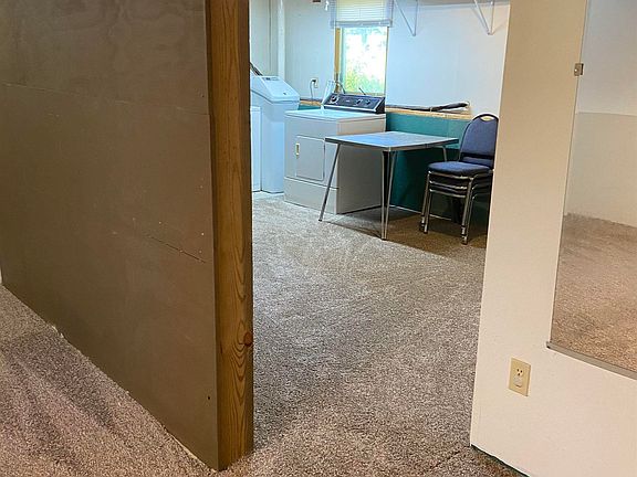 3rd image of 7963 Lois Ave