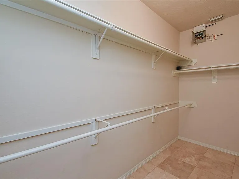 2811 Little Spring Cir — Photo 12