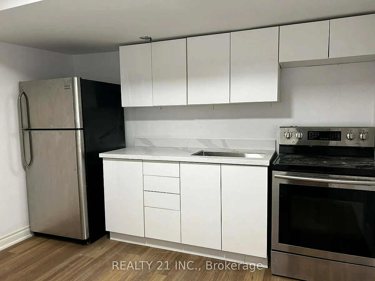 Building Photo - 164 Williamson Dr E #BASEMENT