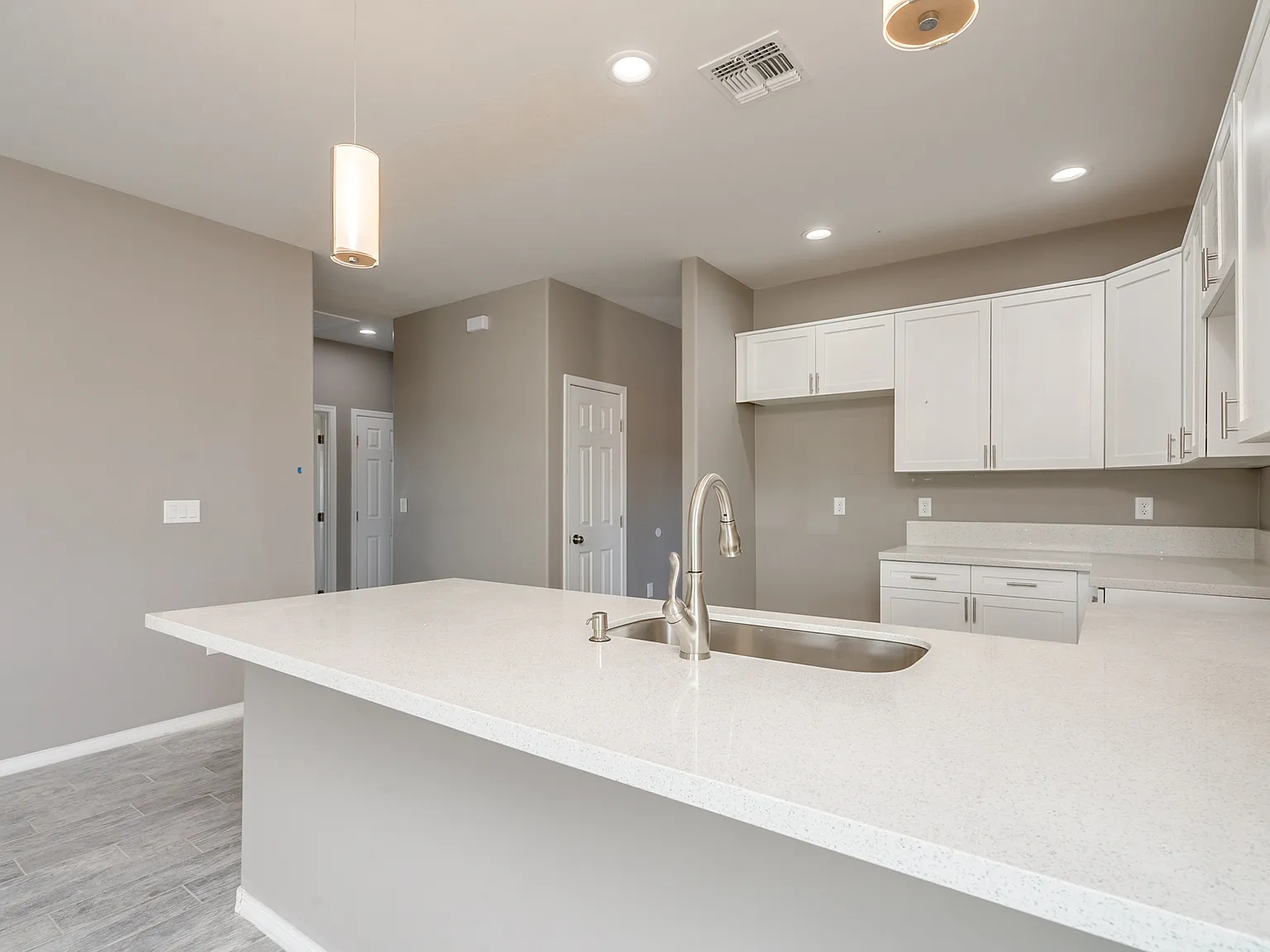 4 bed, 1770 sqft, $2,350 — Photo 3