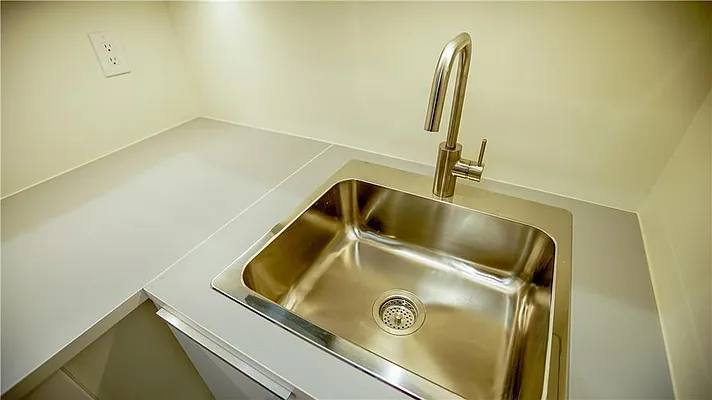 Rented by R New York | media 60