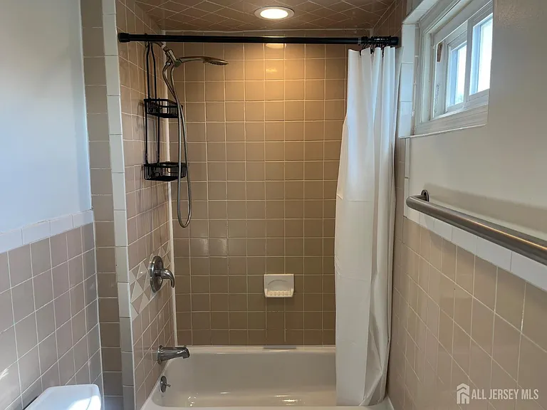 110 Oak Tree Ave #2 — Photo 6