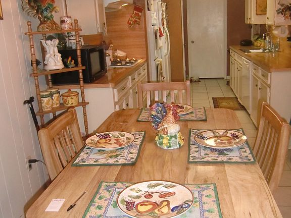 Main Kitchen Eating Area