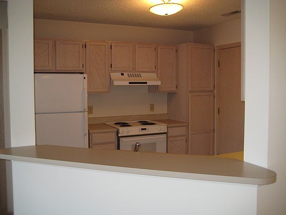 Kitchen with full sized appliances, 13 cabinets and over 4 f