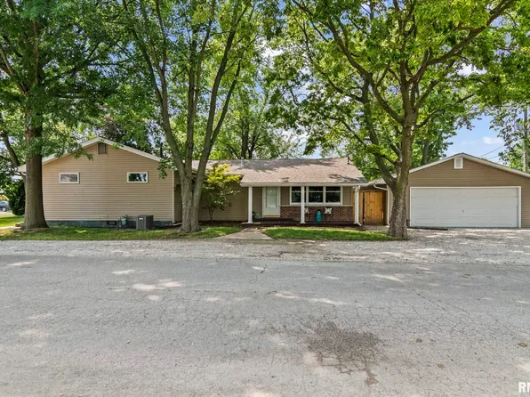 415 E Spruce St, Chatham, IL 62629