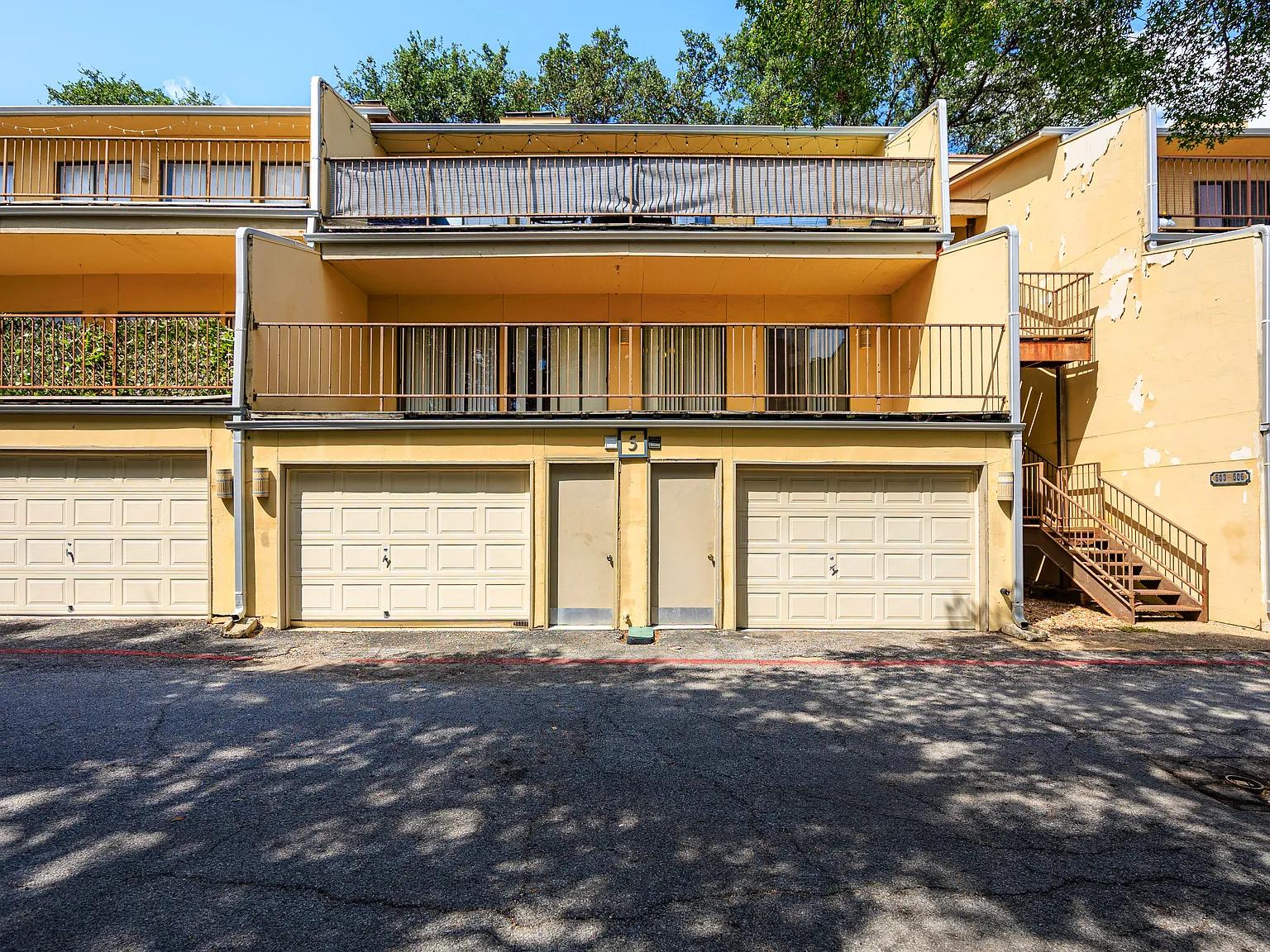 2 bed, 925 sqft, $1,300 — Photo 3