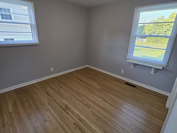 4th image of 129 Elnora Dr