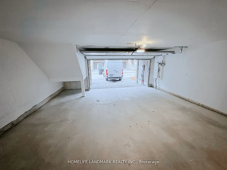 73 West Village Ln — Photo 39
