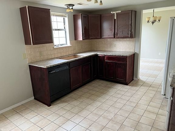 4th image of 1115 E Huntington Dr
