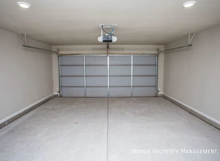 2027 Kenwood Ave — Photo 34