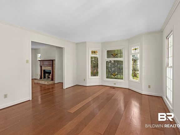 3rd image of 47 Echo Ln W