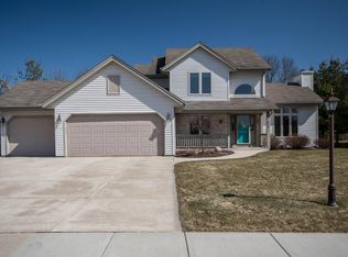 1023 River Knoll Cir, Oconomowoc, WI 53066