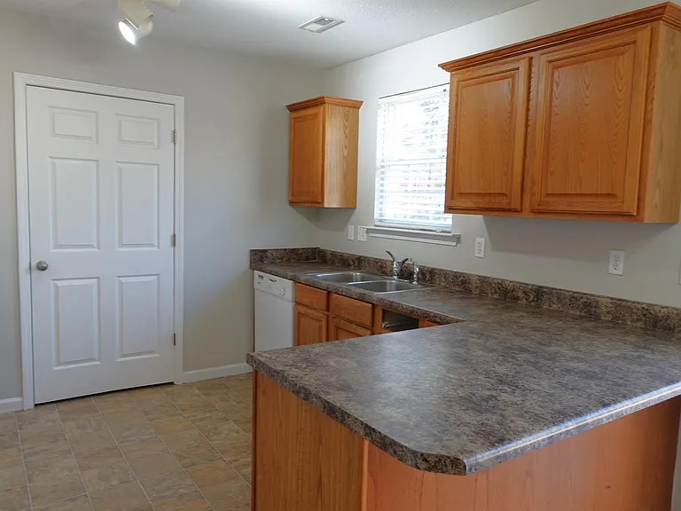 139 Stockbridge Dr — Photo 16