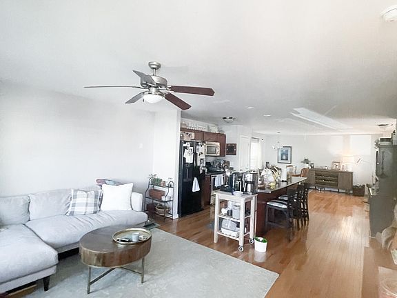 3rd image of 2122 W Cary St Unit B