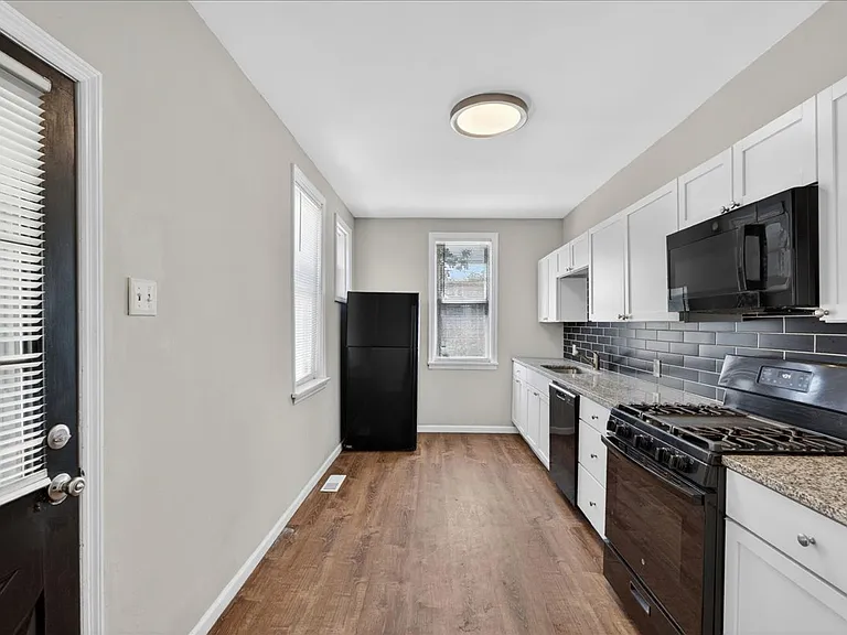 6118 Vermont Ave — Photo 13