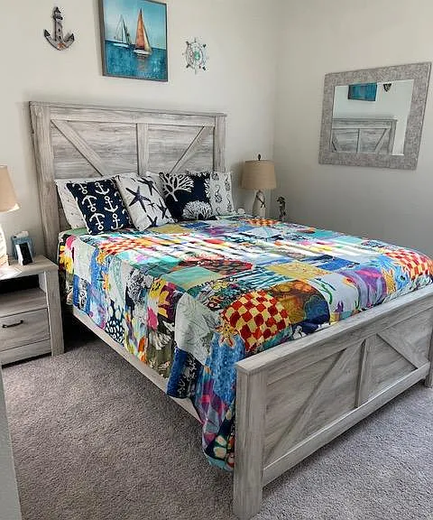 Guest bedroom with queen bed
