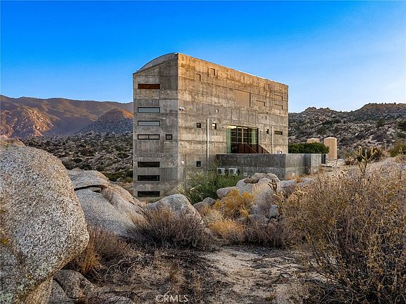 4th image of 60240 Juniper Rd