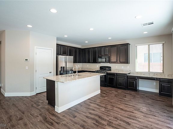 5th image of 493 Stonegate Meadow Ave