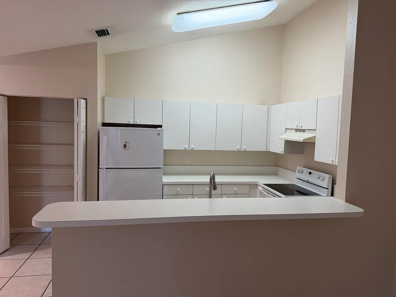 3 bed, 2.0 bath, 1465 sqft, $2,700 — Photo 4
