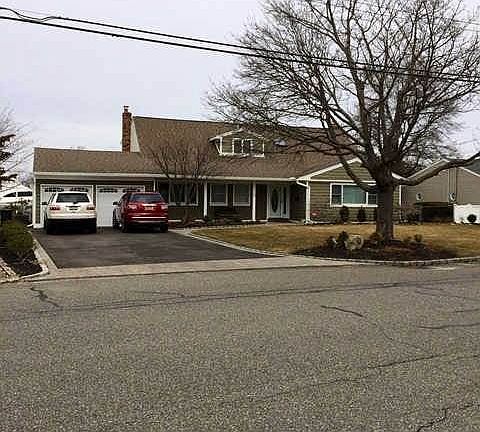 3rd image of 32 Lucinda Dr
