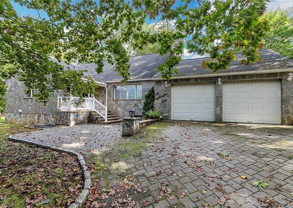 2nd image of 24 Abingdon Ln
