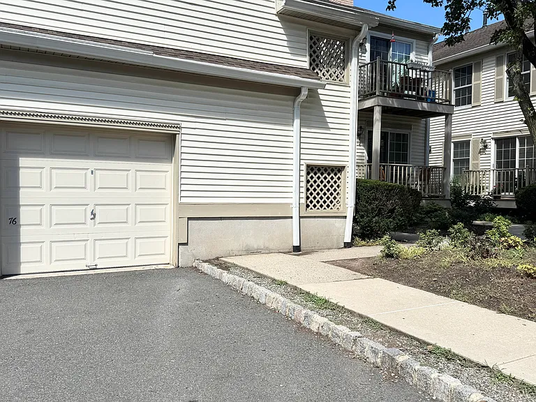 Detached 1 Car Garage
