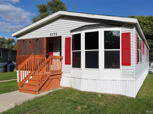 2370 N Dundee Ct, Highland, MI 48357