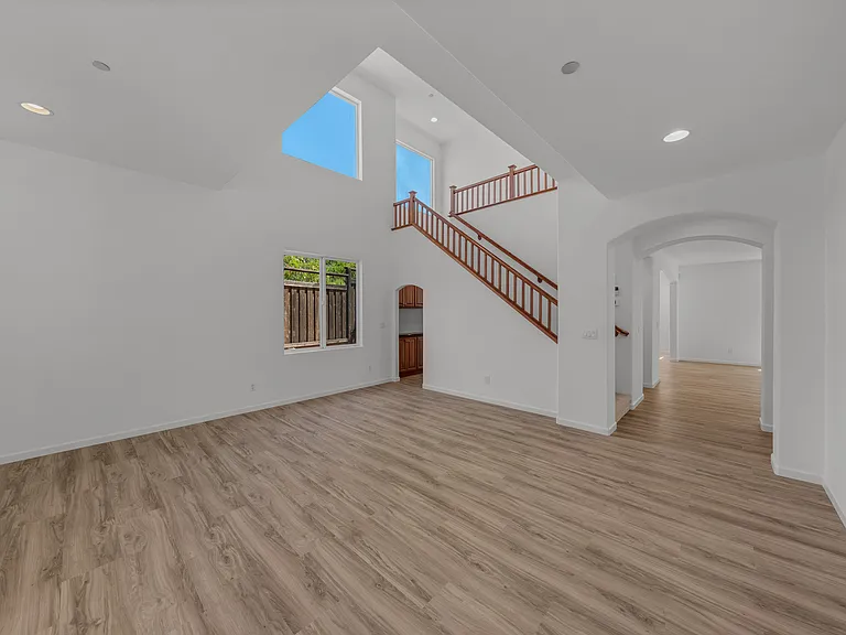 100 Portsmouth Dr — Photo 6