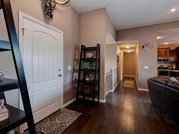 Front Entry Way