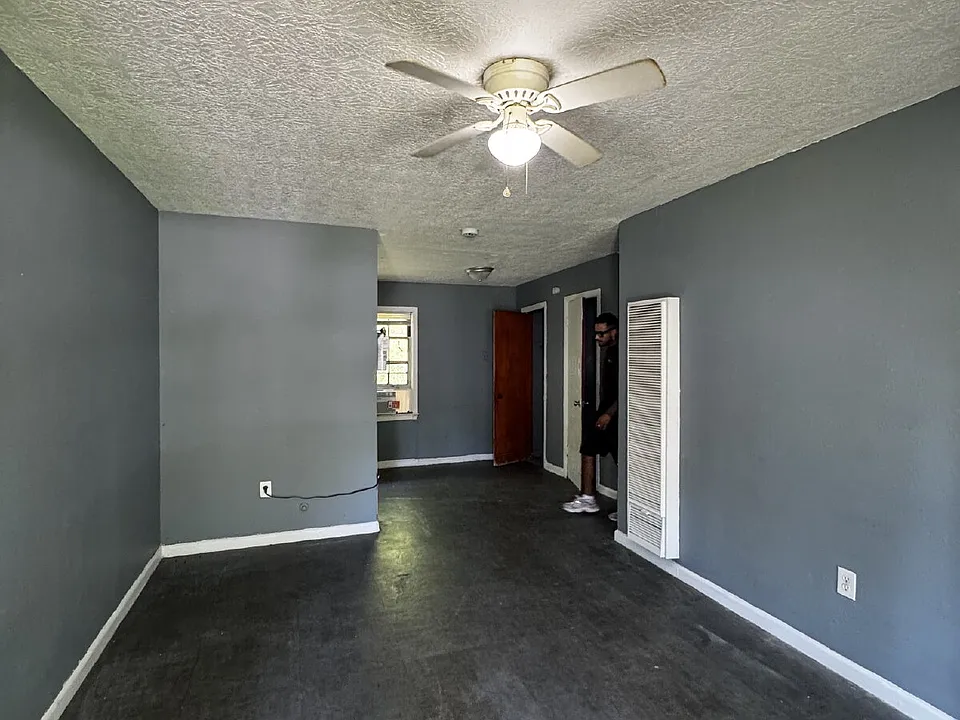 5105 Timothy St #9