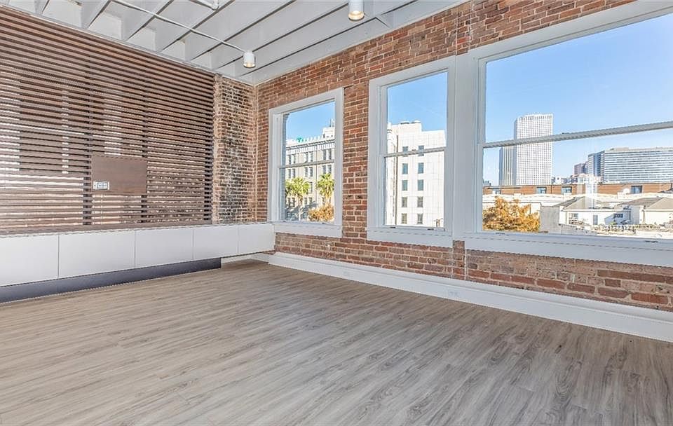 1st image of 1001 Carondelet St #401