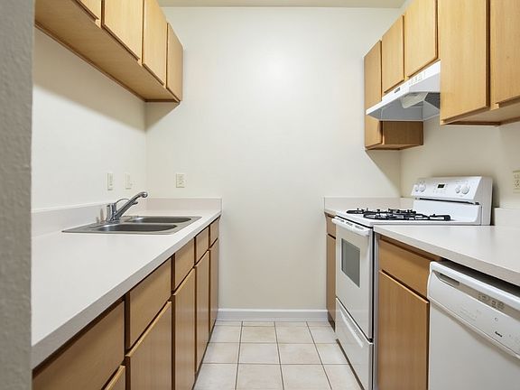 3rd image of 1717 E 39th Ave