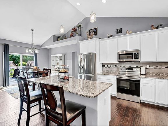 3rd image of 602 Ashleigh Ct