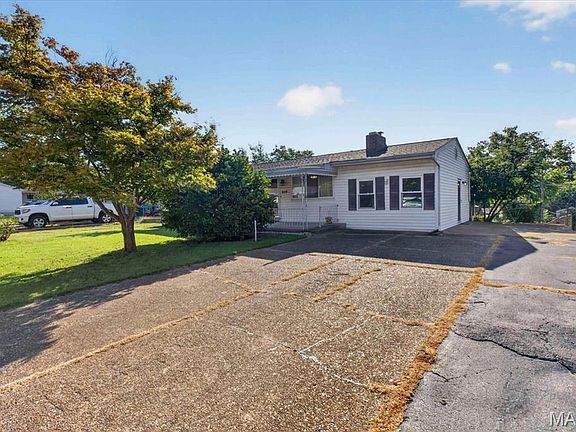 4th image of 208 Hill Dr