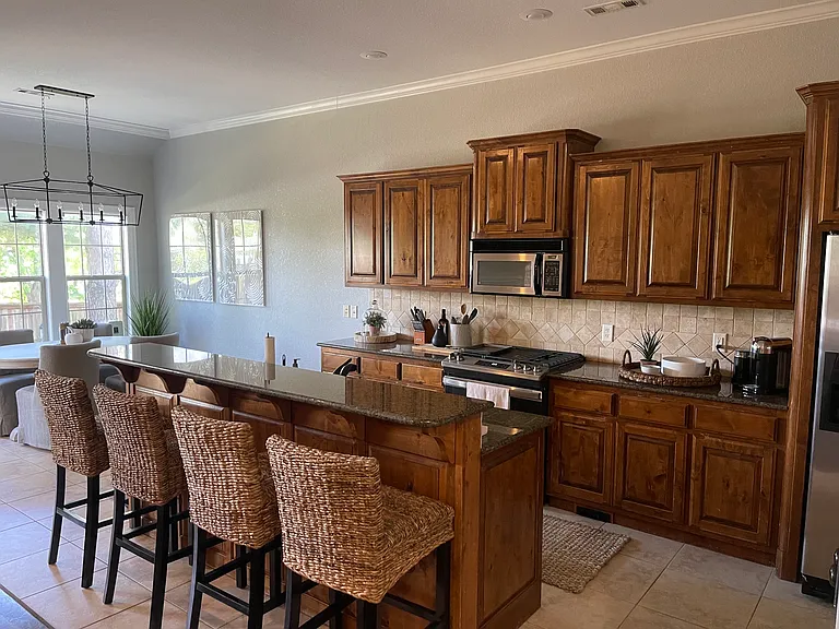 703 SW Glen Arbor Ave — Photo 4