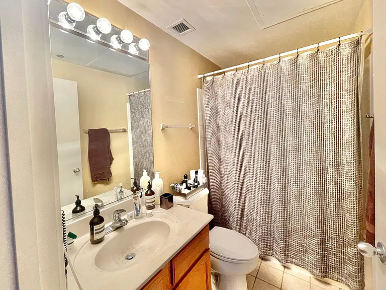 208 W Washington St #506 — Photo 6