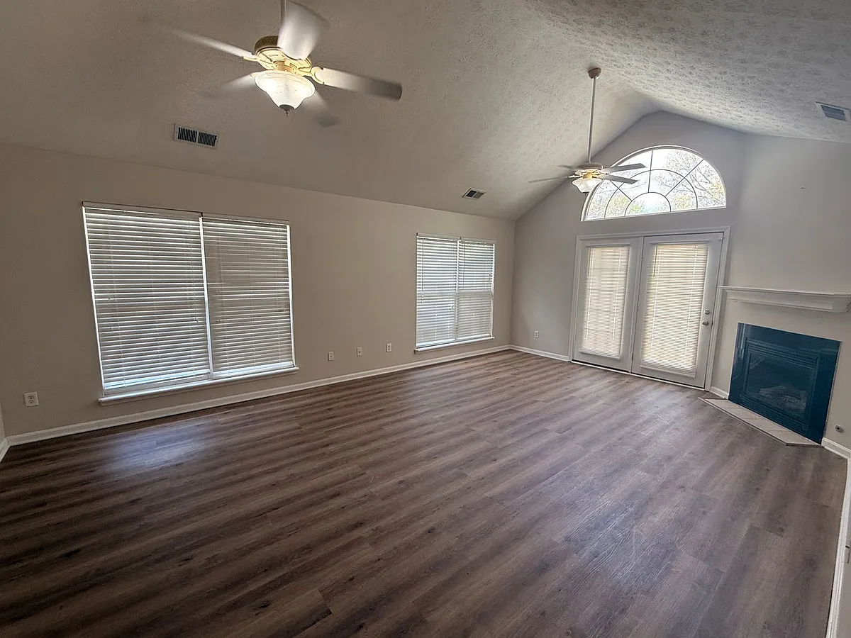 Building Photo - 405 Fledge Dr