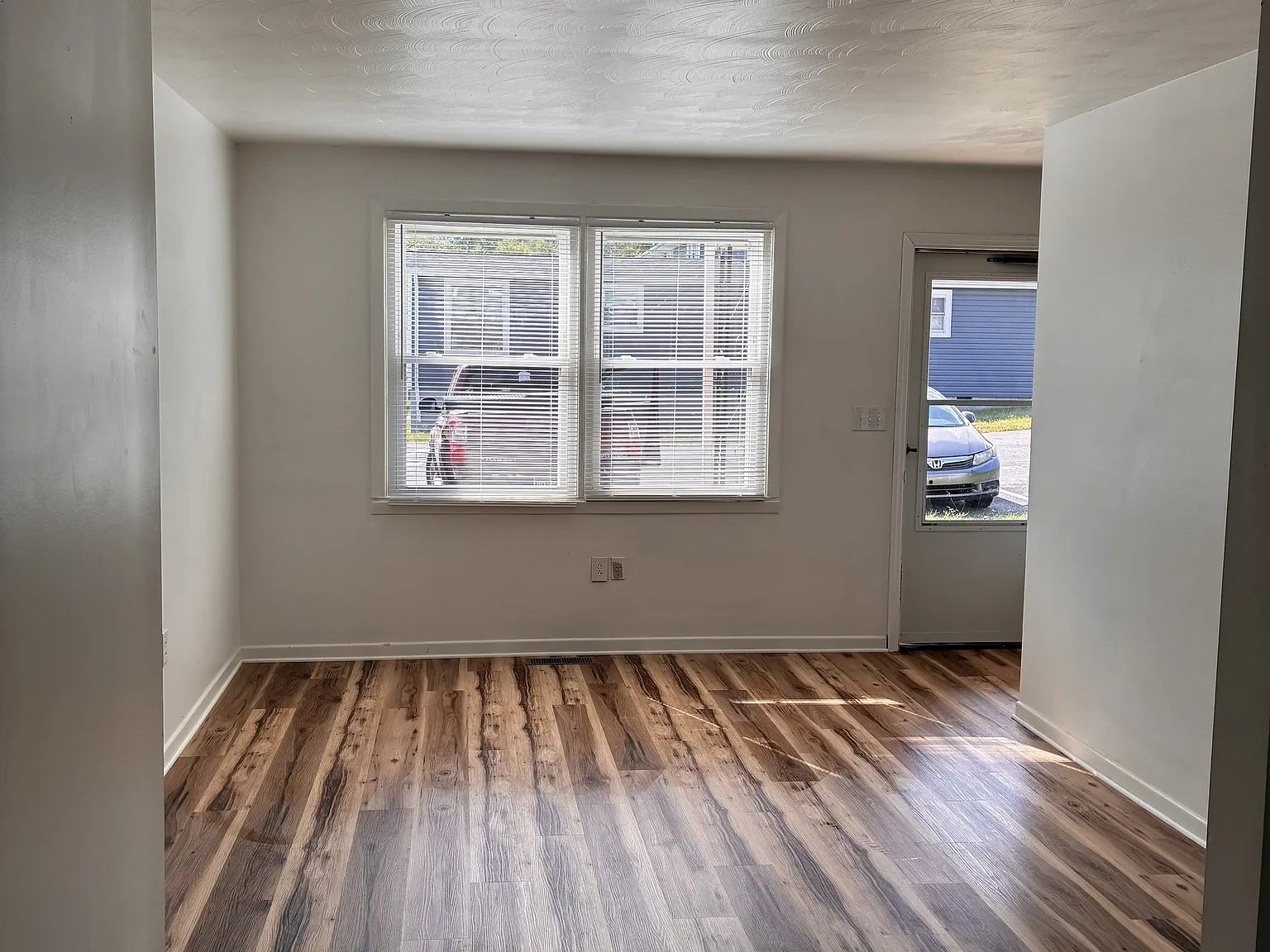 2 bed, 900 sqft, $1,250 — Photo 2