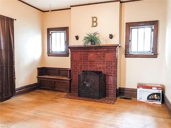 2nd image of 1701 Park St