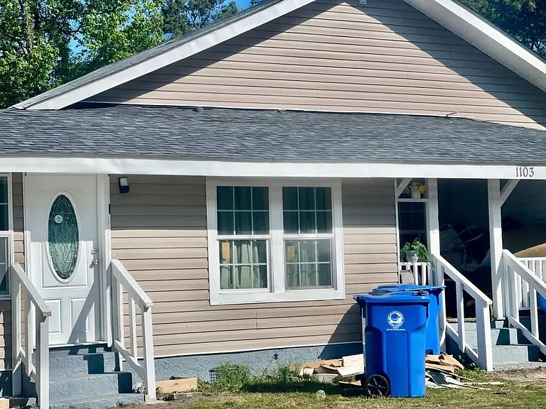 1103 Dunbar St — Photo 3