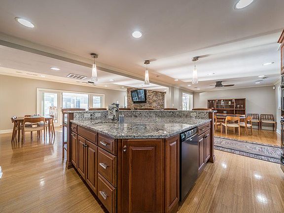 4th image of 335 Highview Dr
